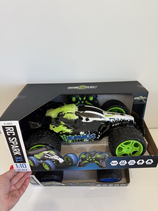 Великий гоночний автомобіль /машинка Gear2Play на пульті