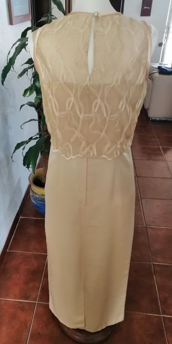 Vestido cor dourado, comprido tamanho 36.
