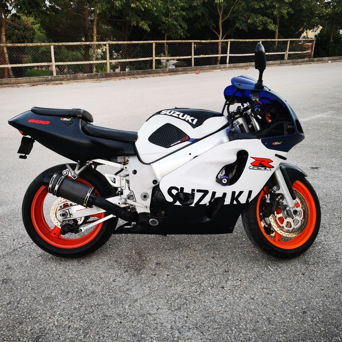 Suzuki GSXR 600  em bom estado.