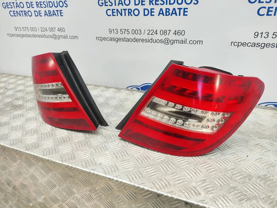 Farolins Tras Traseiros Esquerdo Direito Originais LED Mercedes Benz