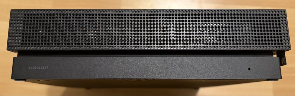 Xbox One X Project Scorpio + 8 gier