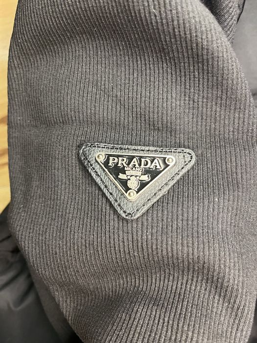 Кардиган Prada, светр або куртка