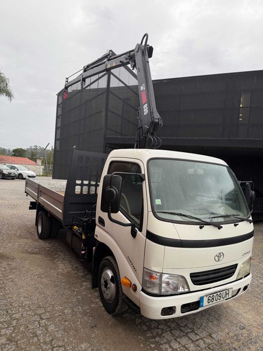Carrinha Toyota dyna com grua HIAB