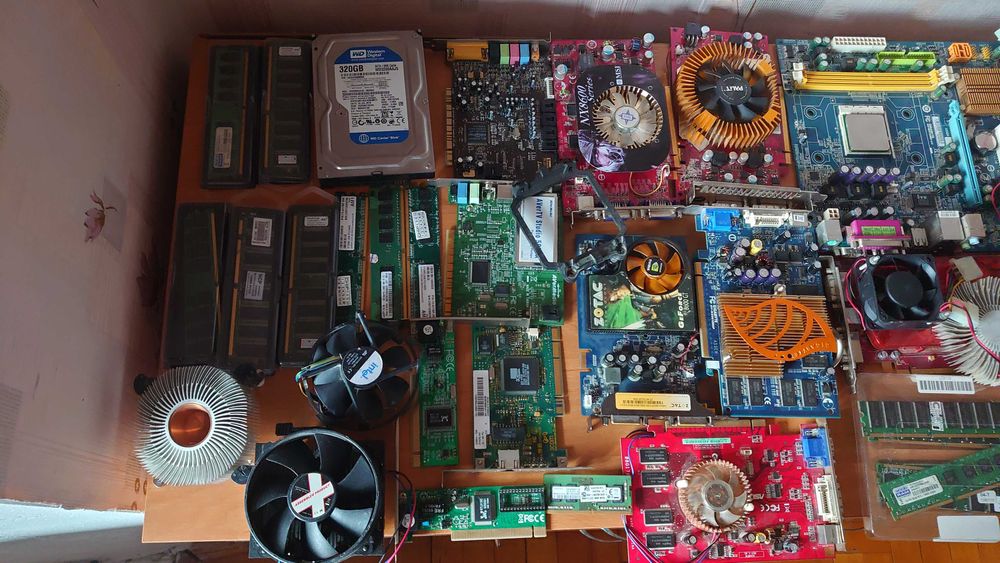 Продам компьютерные комплектующие на запчасти