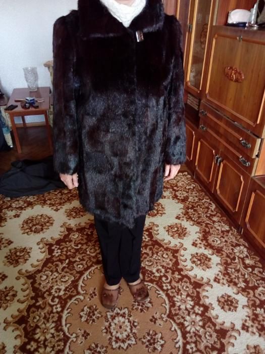 Продаю женский натуральный полушубок,материал:монгольский сурок.