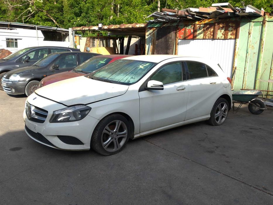 Cinto de segurança frente Drt. Mercedes-Benz A180 (W176). 2013