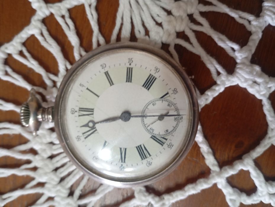 Vendo este relógio cá caixa em parta a trabalhar muito bem