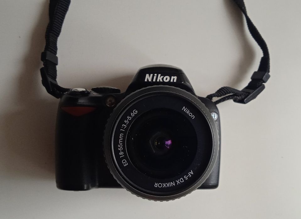 Nikon - lustrzanka z obiektywem