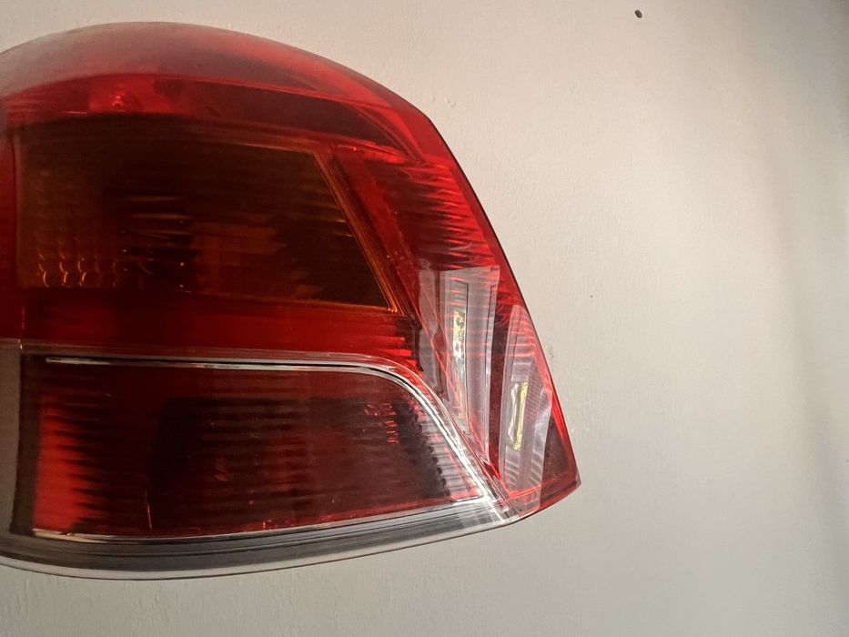 Farol trazeiro lado esquerdo Toyota