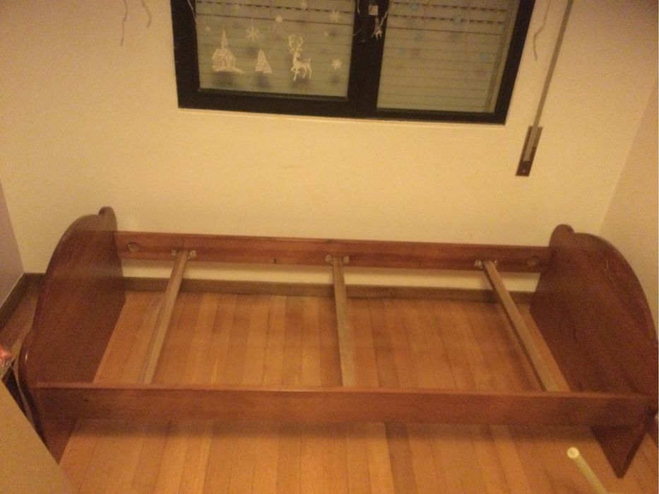 Vendo cama de solteiro/casal