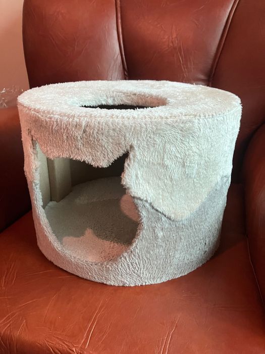 Casa para gato com oferta de arranhador (Conjunto)