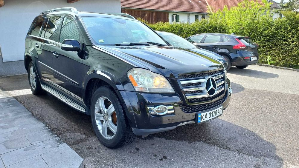 Продам свій автомобіль MERCEDES BENZ GL 550