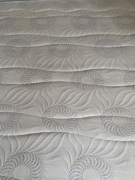 Cama somier com colchão de qualidade