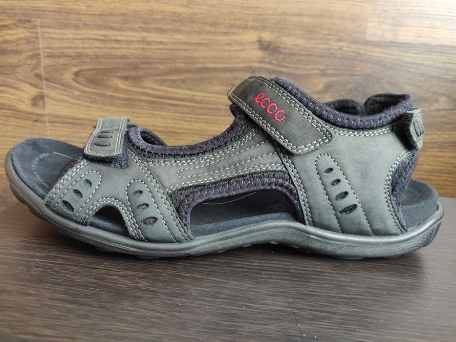 Женские сандалии ECCO р. 39 стелька 25,5 см. цвет черного асфальта.