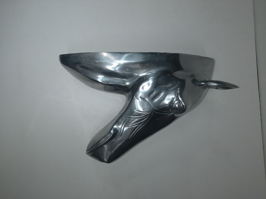 Głowa konia z aluminium.