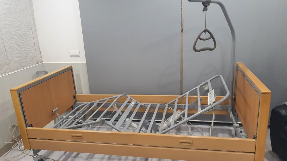 Cama articulada tripartida