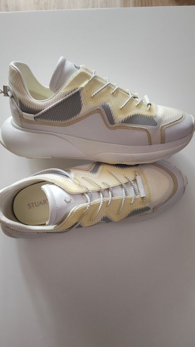 Продаю кроси"STUART WEITZMAN"40р.