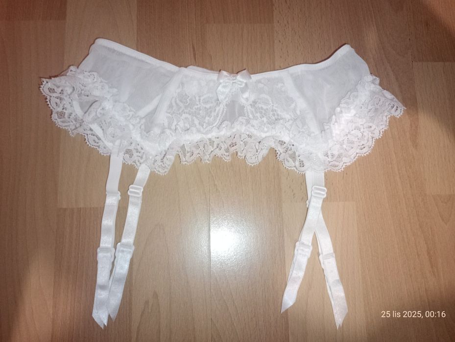 Pasy do pończoch biały o czarny. Rozmiar S