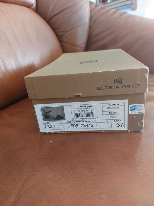 Sandálias altas douradas Gloria Ortiz