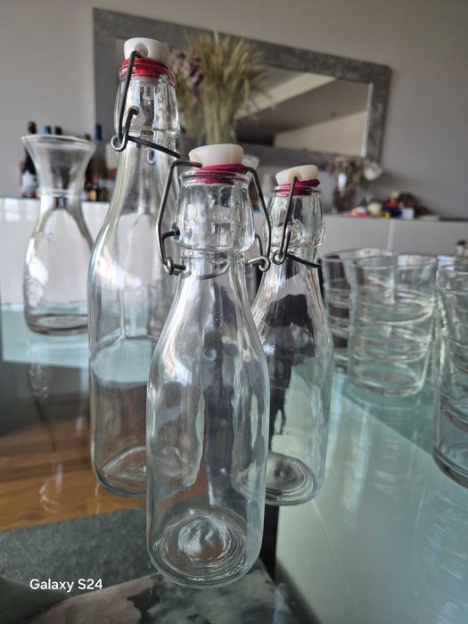 Garrafas para agua e jarro