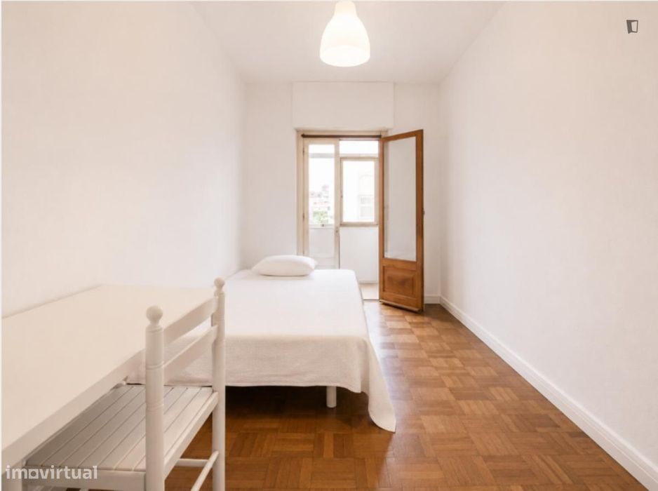 Quarto - localizado em Estrela Lisbon