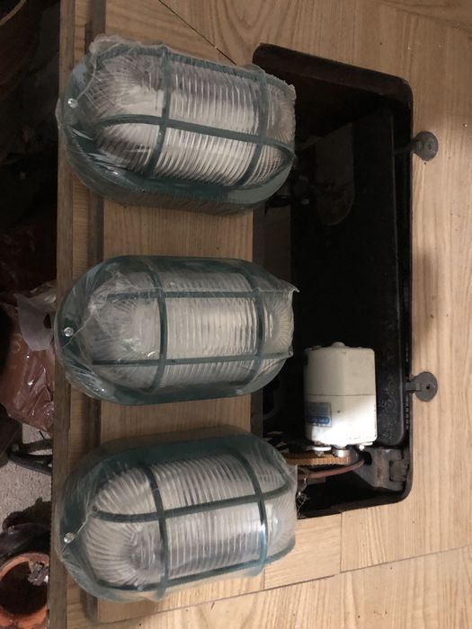 3 cadeeiros olho de boi novos