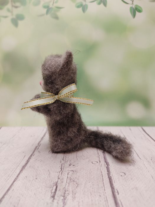 Котик валяный ручной работы. Сувенир кот. Серый, черный, рыжий кот