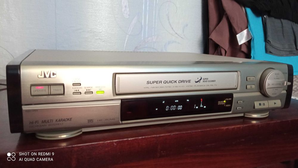 Видеомагнитофон  JVC HR-J82MS  Hi-Fi  6-головочный  (Made in Japan)