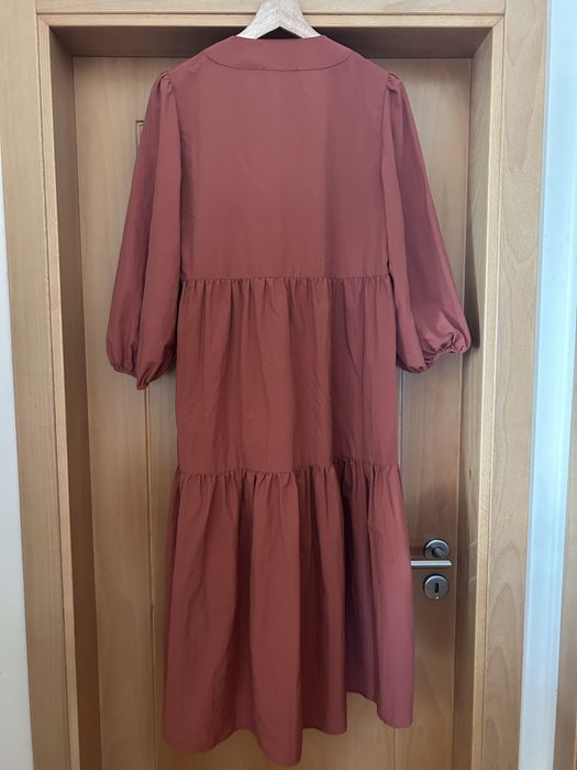 Vestido assimetrico tijolo