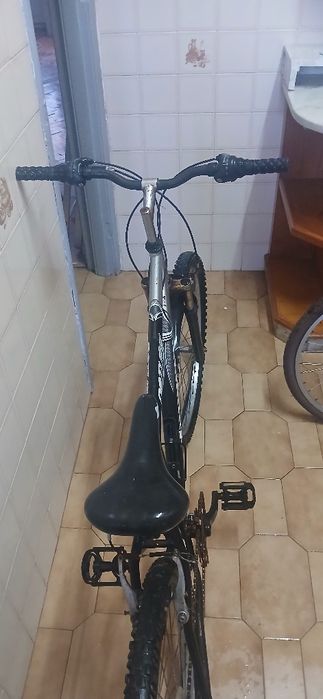 Bicicleta  preta