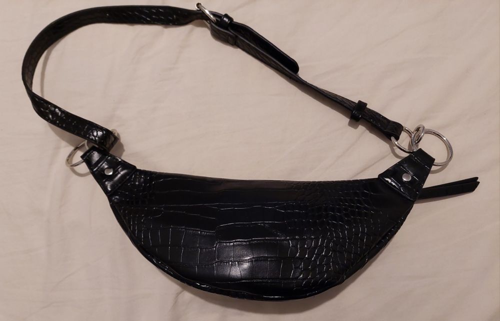 Nowa torebka typu nerka Mohito