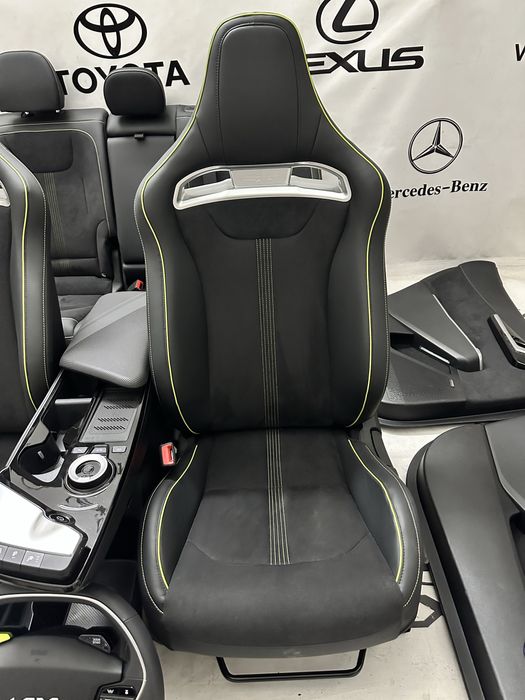 Kia EV6 GT салон карти підлокітник руль сідушка крісло