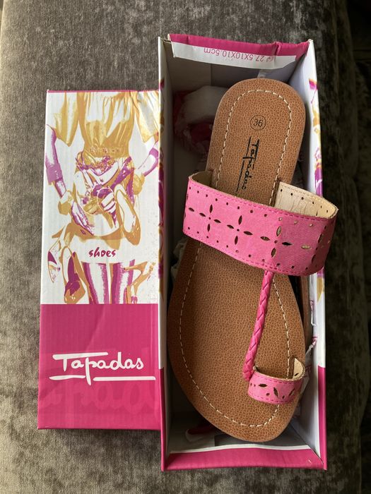 Sandálias novas 36 - marca Tapadas