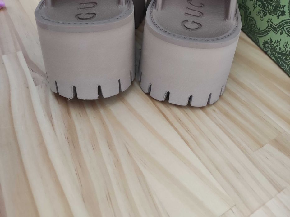 Gucci Buty, sandaly, Klapki