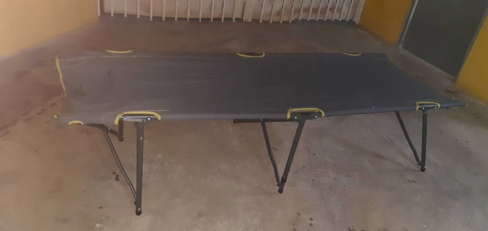 Cama de camping marca Quechua