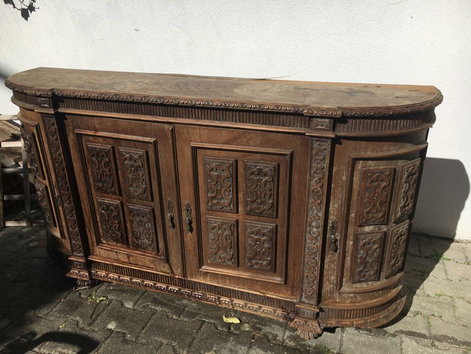 Móvel Hall, Talhado à mão