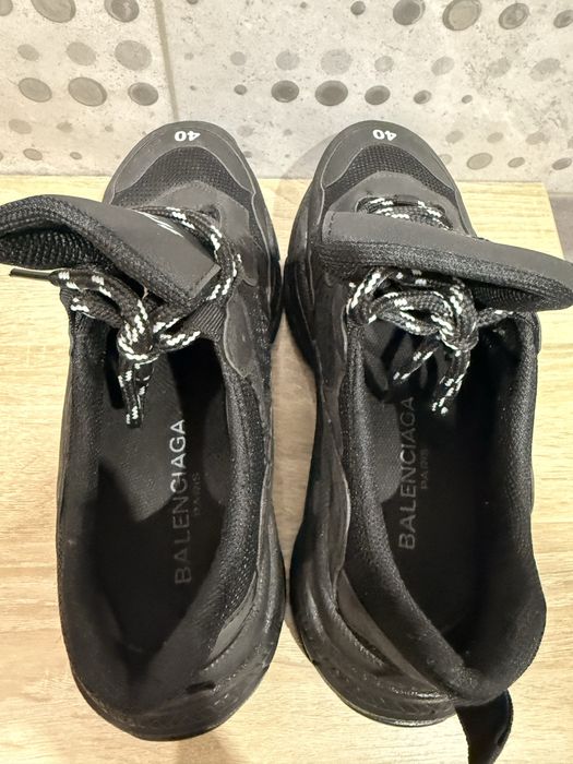 Balenciaga triples rozmiar 40 wkładja 25 cm.