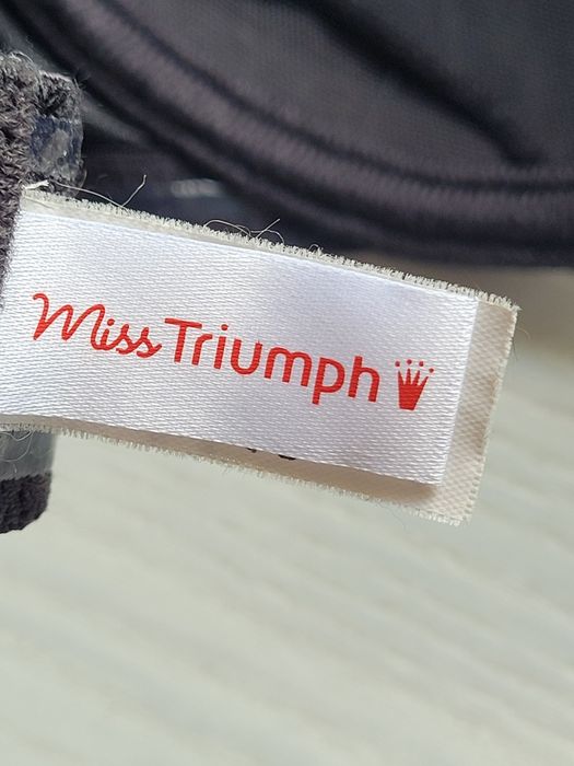 Czarny gładki stanik biustonosz Triumph 85B bielizna damska
