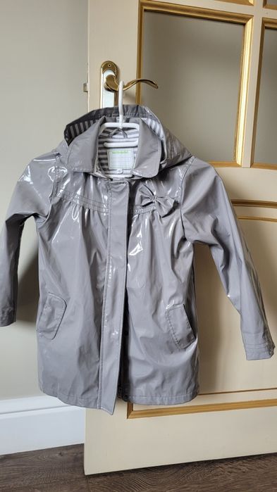 Плащ ,дощовик фірмовий.