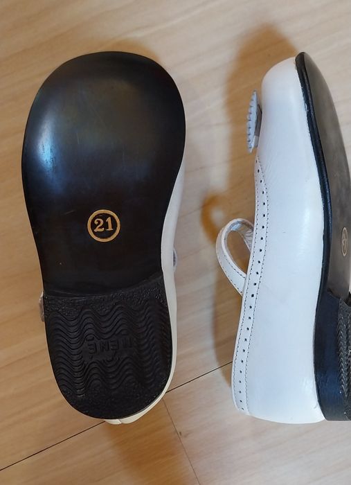 Sapatos de menina antigos em couro fabrico português