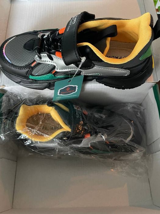 Кросівки на весну