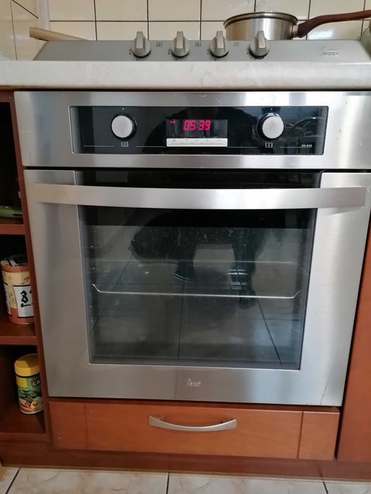 Piekarnik elektryczny Teka z płytą