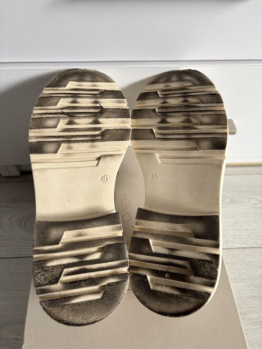Loafersy buty wsuwane Eva Longoria skórzane beżowe r. 40