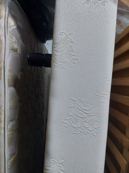 Duas camas individuais em bom estado