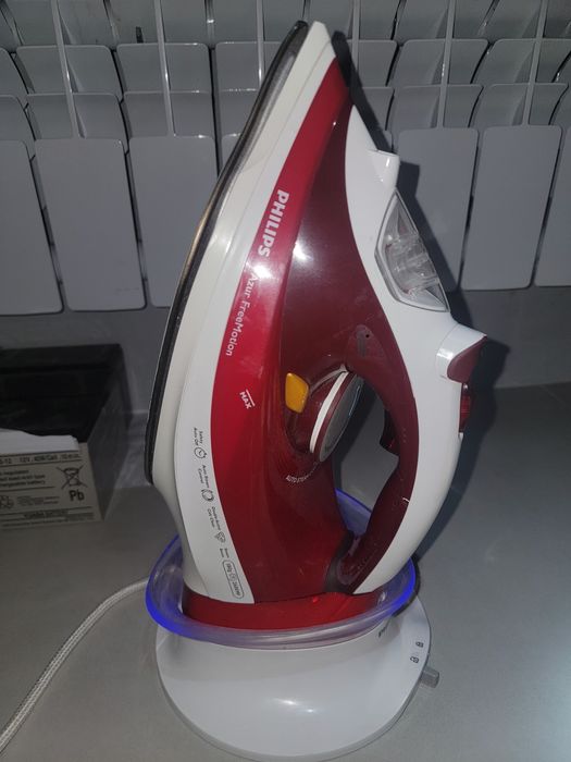 Утюг Philips Azur Free Motion работает но протекает