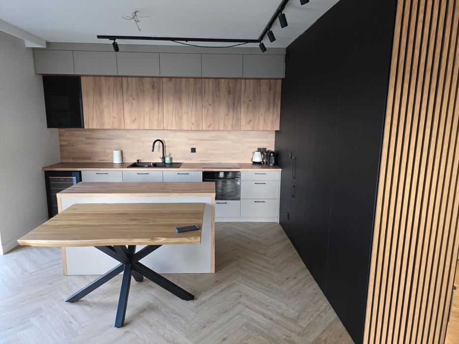 Stolarz – meble na wymiar: kuchnie, szafy, łazienki – darmowa wycena