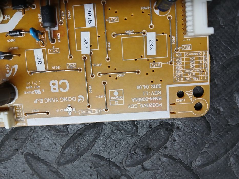 PEÇAS - TV LED 32" - Samsung UE32EH4003W - com Ecrã Partido!!_2