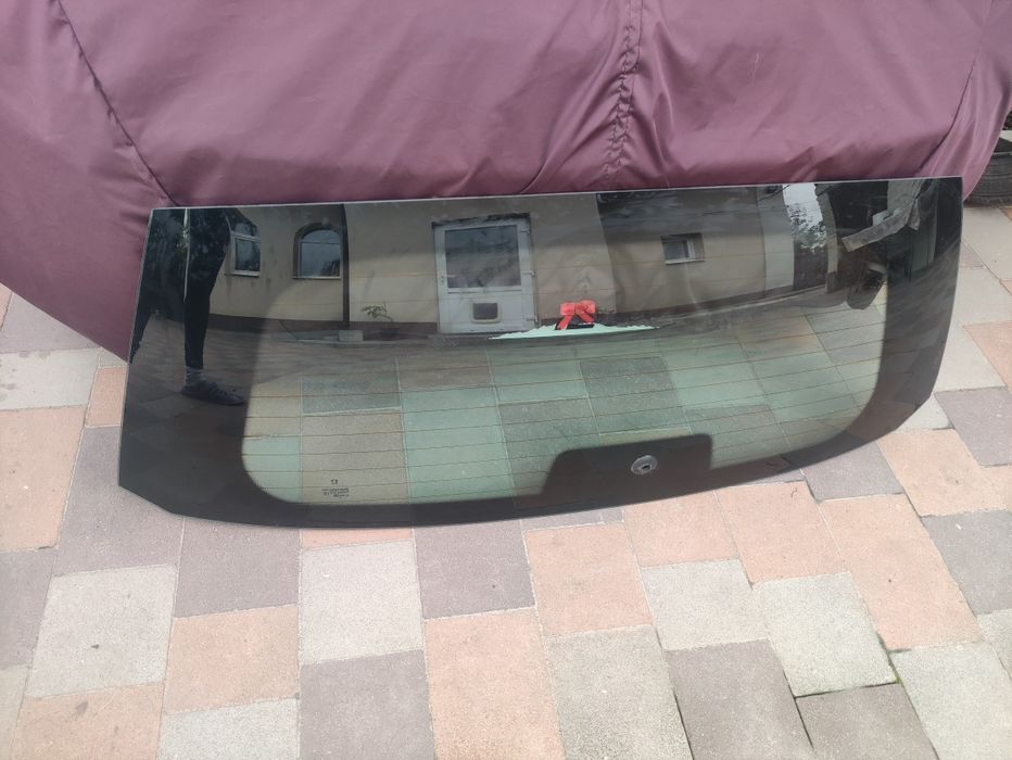 Скло на двері багажника peugeot 207 sw