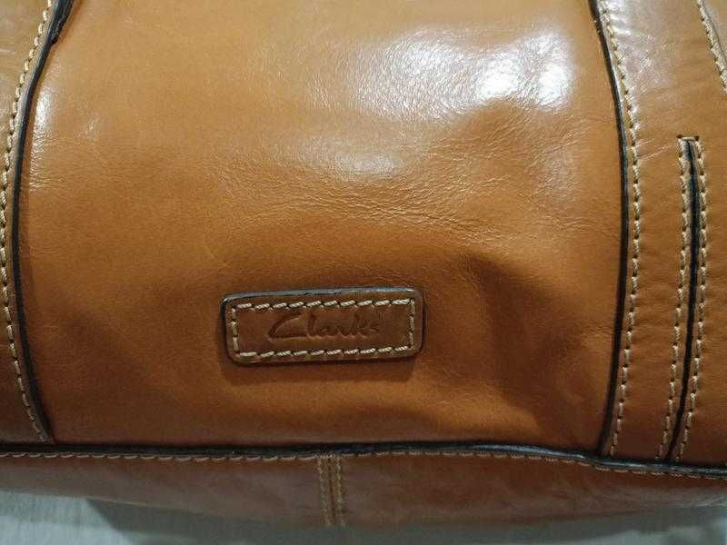 Стильна сумка в руку/на плече від Clarks у кольорі кемел