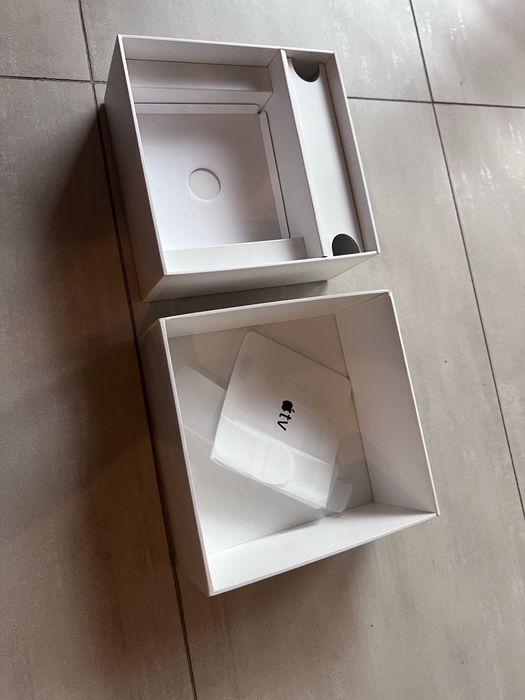 Oryginalne puste pudełko po Apple TV 4K